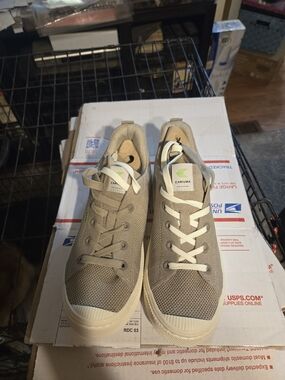 Cariuma Men’s Sneakers in Beige with White Accents